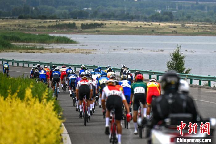 2025年全国公路自行车锦标赛在鄂尔多斯落幕，成