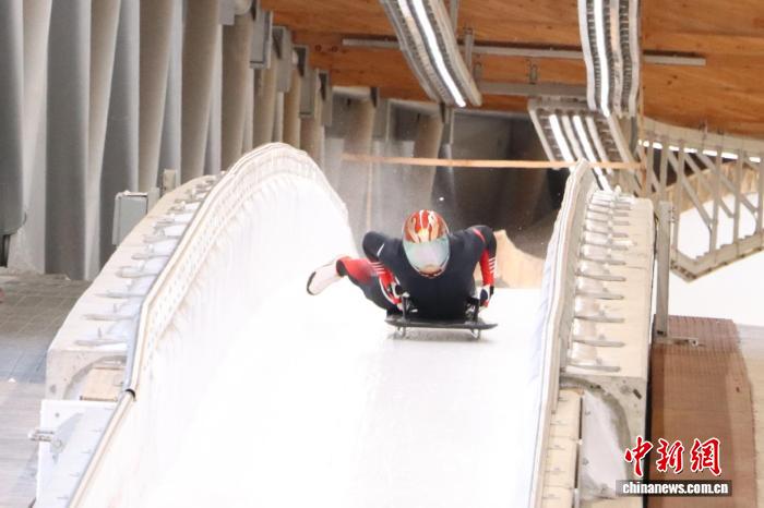 2025-2026赛季全国雪车钢架雪车冠军赛在“雪游龙