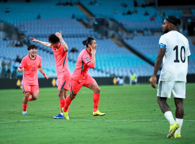 中国男足力克库拉索 邵佳一执教首秀胜仗含多重